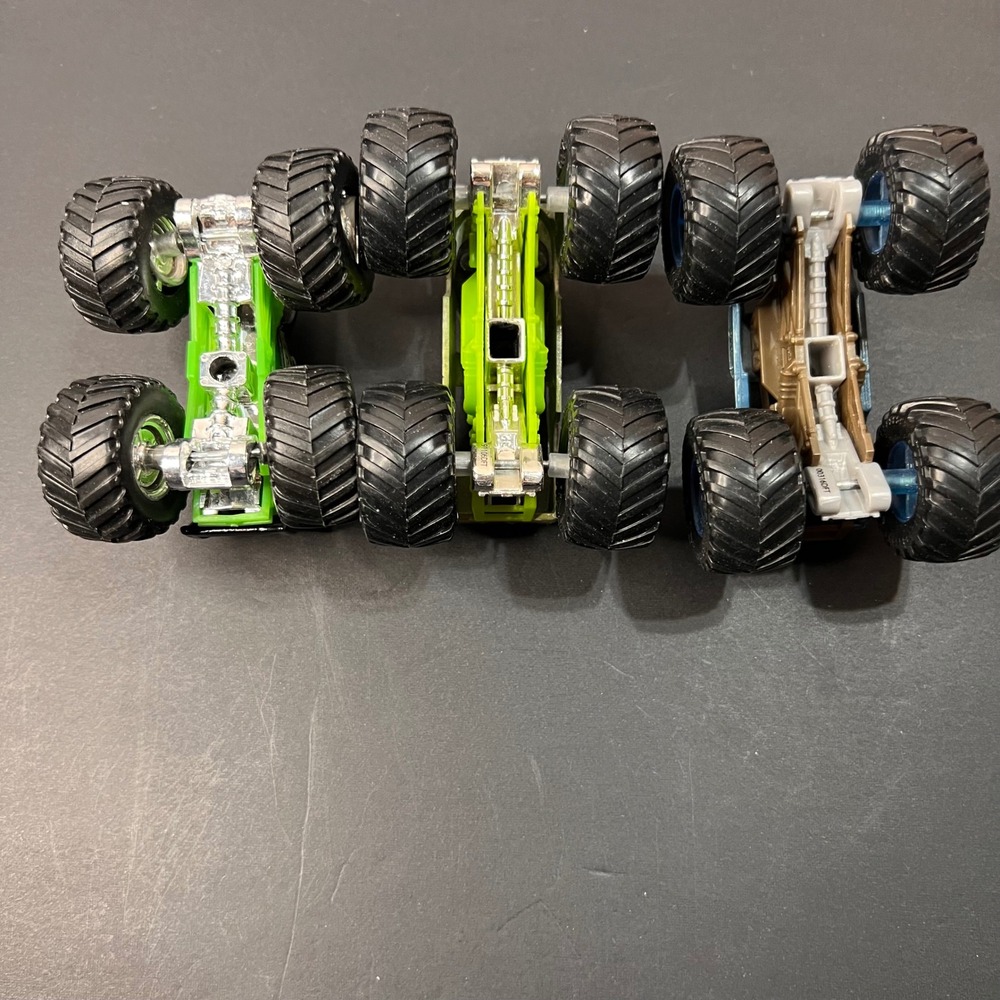 Hot Wheels 1:64 Monster Jam Truck Lot Grave Digger Avenger Multi Good Set of 3 - Picture 9 of 12